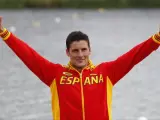 El español David Cal, celebra su medalla de plata en C1 1.000 metros de piragüismo de los Juegos Olímpicos.