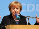 La canciller alemana, Angela Merkel, habla durante un mitin de su partido en Sternberg, Alemania.