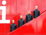 Una imagen promocional de la banda Kraftwerk.