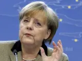 La canciller alemana, Angela Merkel, ofrece una rueda de prensa al finalizar la cumbre de líderes europeos en la sede del Consejo Europeo en Bruselas, Bélgica.