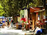 Fotografía del campamento que los empleados de Sintel montaron en el Paseo de la Castellana de Madrid, en el año 2001.