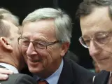 De izq. a dcha., el ministro griego de Finanzas, Giannis Stournaras, el presidente del Eurogrupo, Jean-Claude Juncker, y el presidente del Banco Central Europeo, Mario Draghi.