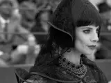 La actriz Maribel Verdú caracterizada como madrastra en la película muda y en blanco y negro Blancanieves, de Pablo Berger, que ha sido elegida por la Academia de Cine para representar a España en la 85 edición de los Oscar.