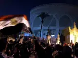 Cientos de personas participan en una manifestación en frente del palacio presidencial de Itihadiya en El Cairo.