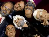 Figuras que representan a los principales candidatos de las próximas elecciones generales italianas (Mario Monti (dcha), Pierluigi Bersani (abajo izda), Silvio Berlusconi (arriba 2i), Antonio Ingroia (izda), Beppe Grillo (c), y Oscar Giannino (2d).