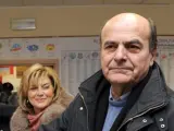 Pier Luigi Bersani vota en Piacenza para las elecciones italianas.