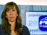La presidenta del PPC, Alicia Sánchez-Camacho, durante la rueda de prensa en la que se ha manifestado sobre el nuevo ejecutivo de Artur Mas.