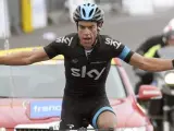 El australiano Richie Porte celebra su victoria en la cima de La Montagne de Lure, final en alto de la París-Niza 2013.