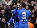 Ashley Cole celebra con Fernando Torres un gol del Chelsea en la Europa League.
