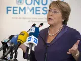 Fotografía de archivo del 8 de marzo de 2012, que muestra a la entonces directora ejecutiva de ONU Mujer, Michelle Bachelet, en una rueda de prensa en Rabat (Marruecos).