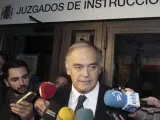 El exconseller valenciano de Presidencia y actual vicesecretario general del PP, Esteban González Pons, atiende a los medios de comunicación a su salida de los juzgados de Plaza de Castilla.