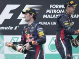 Webber y Vettel, en el podio de Malasia.