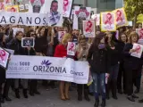 Trabajadores de Orizonia se concentran frente a la sede de la empresa en Palma de Mallorca.