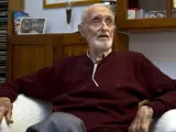 Fotografía tomada en noviembre de 21011 en Mijas, Málaga, del escritor y humanista José Luis Sampedro, que ha fallecido en Madrid a los 96 años.