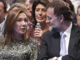 Mariano Rajoy y su mujer, Elvira Fernandez, durante el acto electoral de cierre de campaña de las elecciones generales de 2011.