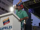 El candidato a la presidencia de Venezuela, Henrique Capriles Radonsky, habla a sus seguidores en el acto de cierre de la campaña electoral.