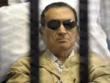 El expresidente egipcio Hosni Mubarak durante el juicio en el que fue condenado a cadena perpetua.
