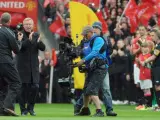 Sir Alex Ferguson es homenajeado en su último partido como entrenador en Old Trafford.