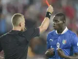 Mario Balotelli, delantero de Italia, vio la tarjeta roja en el partido ante la República Checa.