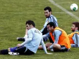 David Villa, Pedro, Gerard Pique y Sergio Busquets, en el césped.