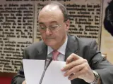 El gobernador del Banco de España, Luis María Linde, durante su comparecencia esta mañana en la Comisión de Presupuestos del Senado.