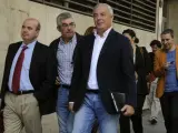 Pachi Vázquez y Gaspar Zarrías a la salida de una reunión en Ourense