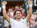David Ferrer celebra su victoria ante Dolgopolov en Wimbledon.