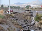 Coches destrozados como consecuencia de las inundaciones en Puerto Lumbreras