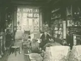 Imagen de Pérez Galdós en su despacho en la finca de San Quintín, en 1916