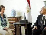 El presidente interino de Egipto, Adli Mansour, junto con la jefa de la Política Exterior de la UE, Catherine Ashton.