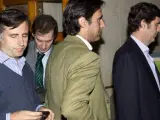 José María, Pablo y Zoilo Ruiz-Mateos (i-d), hijos del empresario José María Ruiz Mateos, llegan a los juzgados de instrucción de la capital balear.