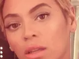 La cantante Beyoncé muestra su nuevo corte de pelo.