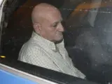 El pederasta indultado por Marruecos, Daniel Galván, sale hacia Madrid en coche patrulla para pasar a disposición de la Audiencia Nacional.