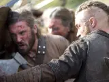 Travis Fimmel ( Ragnar Lothbrok) y Clive Standen (Rollo) en la serie 'Vikingos'.
