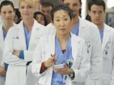 La doctora Cristina Yang (Sandra Oh, en el centro).