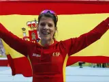 La saltadora cántabra Ruth Beitia celebra su medalla de bronce en el concurso de altura del Mundial de Atletismo.