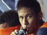 Neymar, en el banquillo.