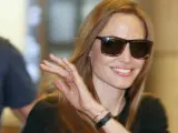 Angelina Jolie a su llegada al aeropuerto de Tokio este 28 de junio de 2013.