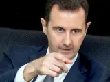 Fotografía cedida por la Agencia Árabe Siria de Noticias (SANA), que muestra al presidente sirio, Bashar al-Assad, mientras habla durante una entrevista con el periódico francés Le Figaro, en Damasco (Siria).