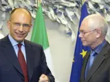 El presidente del Consejo Europeo, Herman van Rompuy (derecha) recibe en Bruselas al primer ministro italiano, Enrico Letta.