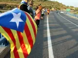 Una de las cadenas humanas que se han ido celebrando como previa a la Via Catalana per la Independència de la Diada.