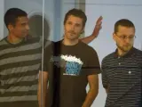 Los miembros de Resistencia Galega Eduardo Vigo, Roberto Rodríguez y Antón Santos (de izda. a dcha.), en la Audiencia Nacional.