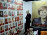 Varios cuadros inspirados en Angela Merkel, durante la Semana del Arte en Berlín.
