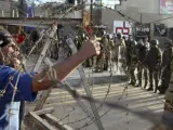 Varios de simpatizantes del depuesto presidente Mohamed Mursi gritan consignas durante una protesta cerca de la mezquita de Rabea al Adauiya, en El Cairo.