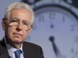 Mario Monti habla en un programa de televisión este domingo.