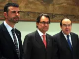 El consejero de Territorio, Santi Vila; el presidente de la Generalitat, Artur Mas, y el presidente de CatalunyaCaixa, José Carlos Pla.