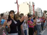 Un millar de personas forman una muralla humana en el paseo marítimo de Vinaròs para pedir el cierre del Proyecto Castor.