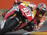 El piloto catalán Marc Márquez rueda en los libres del GP de Aragón de MotoGP.