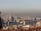 Vista del cielo de Madrid, cubierto por una &quot;boina&quot; de contaminaci&oacute;n.