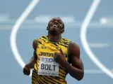 El velocista jamaicano Usain Bolt, tras entrar en meta en la semifinal de los 200 metros del Mundial de Moscú 2013.